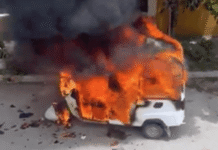 Incendian pochimóvil y arrojan “ponchallantas” en la Villahermosa–Frontera.