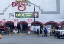 Incendio en tienda Del Sol provoca desalojo en el centro de Villahermosa.
