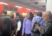 (VIDEO) Pasajera desata caos al lanzar gas pimienta en el Metro CDMX tras pelea por un asiento.