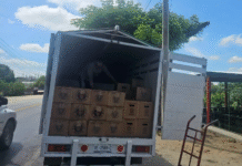 Detienen a dos hombres por tráfico ilegal de alcohol.