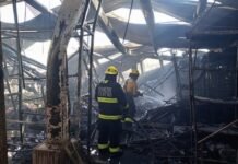 Incendio en tienda departamental de Zona Luz, sofocado en un 95%.