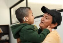 DIF Tabasco y Beneficencia Pública entregan auxiliares auditivos que transforman vidas.