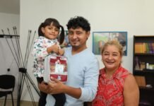 Gobierno del Pueblo entrega auxiliares auditivos a la niñez tabasqueña.