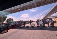 Vecinos cansados del apagón: bloquean la Villahermosa–Teapa hasta que regrese la luz.