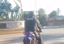 Exhiben a policía en Paraíso violando la ley sin consecuencias.