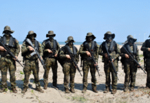 Marina rescata a 28 menores en altamar.