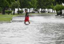 Lluvias provocan desbordamiento de arroyo en Balancán y ponen en alerta tres ríos en Tabasco.