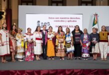 (VIDEO) Sheinbaum invita a conocer el Chocolate Bienestar y reconoce a mujeres indígenas en Palacio Nacional.