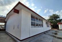 Javier May entrega aulas y barda en escuela de La Lima.