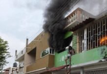 Bomberos mitigan incendios en Tabasco sin víctimas humanas.