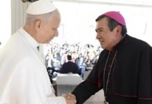 Obispo de Tabasco sostiene emotivo encuentro con el Papa León XIV en el Vaticano.
