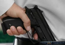 FGR vincula a dos en Cárdenas por armas y drogas.