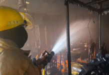 Reacción inmediata evita tragedia mayor en colonia Infonavit Atasta.