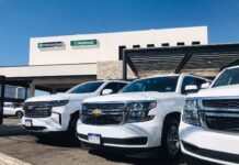 Ayuntamientos gastan millones en autos rentados oficiales.