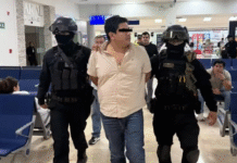 Detienen en aeropuerto a acusado de presunto fraude.