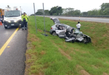 Vuelca auto en el Libramiento de Villahermosa; conductor grave.