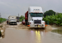 Cierran la carretera Villahermosa–Teapa por fuertes lluvias.