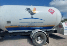 Detienen a dos por transportar gas LP de presunta procedencia ilegal.