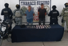 Detienen a dos presuntos narcomenudistas en Comalcalco.