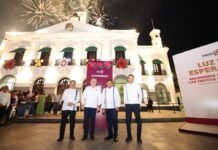 Encendido navideño une a familias en Tabasco.