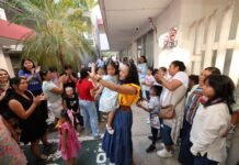 Segunda adopción del año brinda nuevo hogar a dos menores.