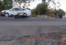 Accidente en moto deja dos lesionados.