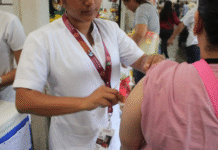 Mujeres impulsan vacunación contra sarampión en mercado Pino Suárez.