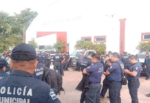 Policías de Cunduacán exigen prestaciones y diálogo municipal.