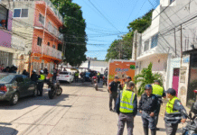 Operativo por auto robado en colonia El Águila.