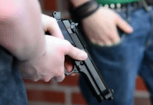 FGR logra detenciones, vinculaciones y sentencia por portación de armas.