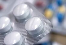 IMSS-Bienestar despiden a doctora por medicinas caducadas.