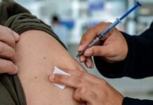 Salud refuerza vacunación ante frío y aumento respiratorio en Tabasco.