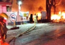 Controlan incendio en taller mecánico de Río Viejo.