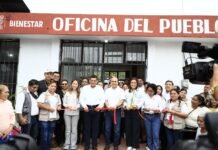 Gobierno del Pueblo acerca apoyos a familias teapanecas.