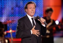 Acusan a Julio Iglesias por abusos sexuales domésticos.