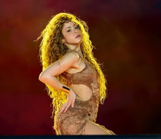 Shakira rompe récord Guinness y supera gira de Luis Miguel.