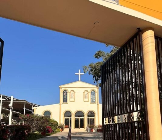 Detienen presunto agresor en parroquia San Juan Bautista.