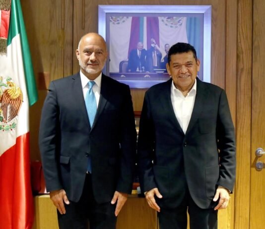 SICT y gobierno de Tabasco revisan obras de infraestructura.