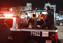 Vecinos linchan y entregan a ladrón de baterías.