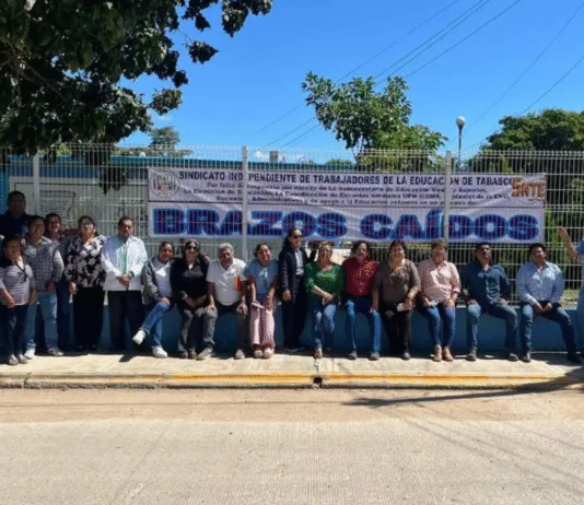 Protesta en Normal de Balancán por irregularidades.