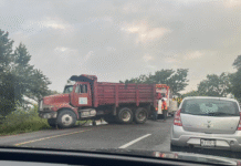 Accidente con tres vehículos provoca tráfico en Villahermosa–Teapa.