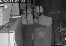 Cámaras exhiben intento de robo en tienda del fraccionamiento Lagunas.