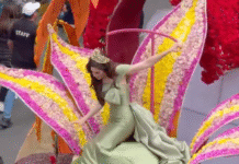 Fátima Bosch sufre desmayo durante desfile en Ambato.