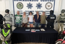 Detienen a cinco con presuntas drogas en Comalcalco.