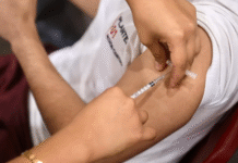 Vacunación contra sarampión seguirá en escuelas.