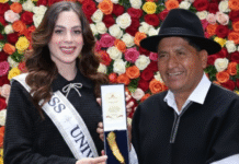 Fátima Bosch recibe La Pluma de Montalvo.