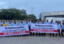 Choferes de Sección 44 advierten paro por adeudos de Pemex.