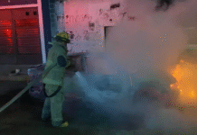 Violencia nocturna deja incendios en varios municipios.