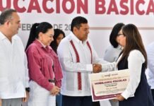 Gobierno entrega mobiliario escolar a educación básica tabasqueña.