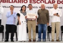 Gobierno y Pemex fortalecen educación con mobiliario escolar.